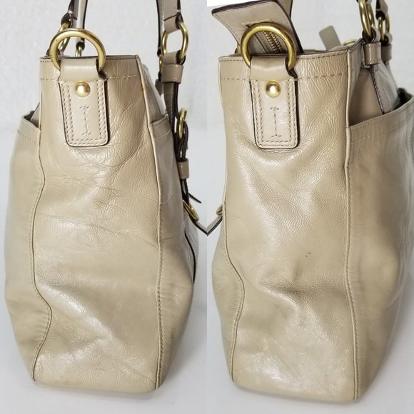 SOLD 🌈 Coach taupe sealed leather purse - Picture 5 of 8